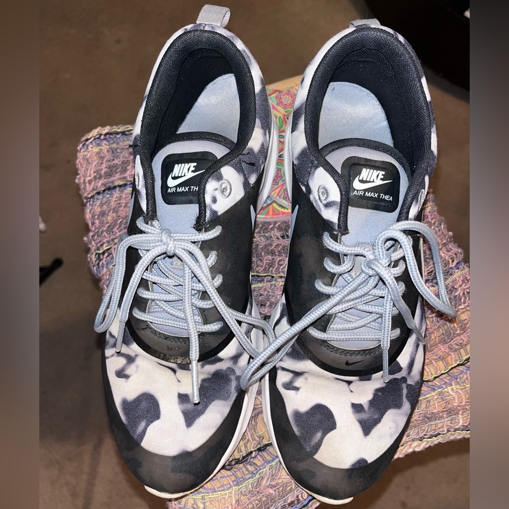 Woman's Nike Air Thea Running Sneakers Size 8